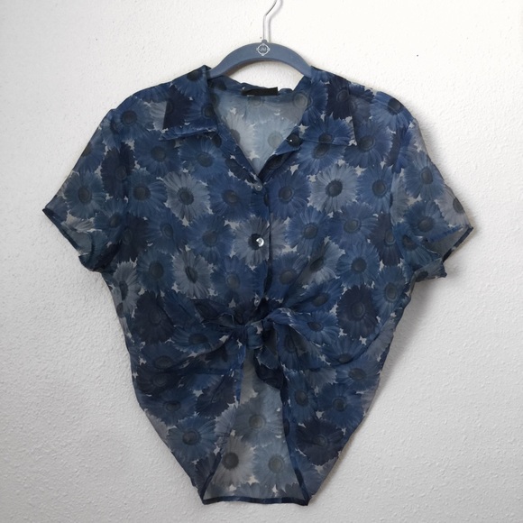 ❌SOLD❌Vintage sheer daisy top - Picture 2 of 4